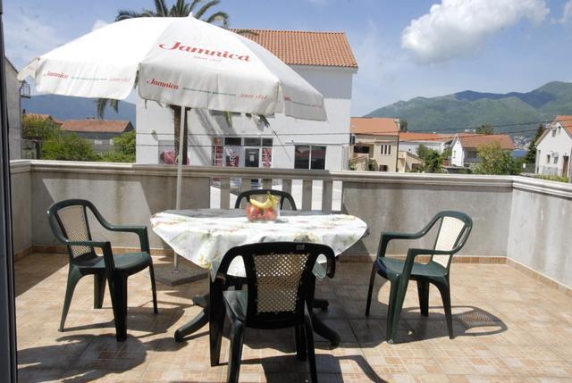 Apartments Dosljak Tivat Luaran gambar